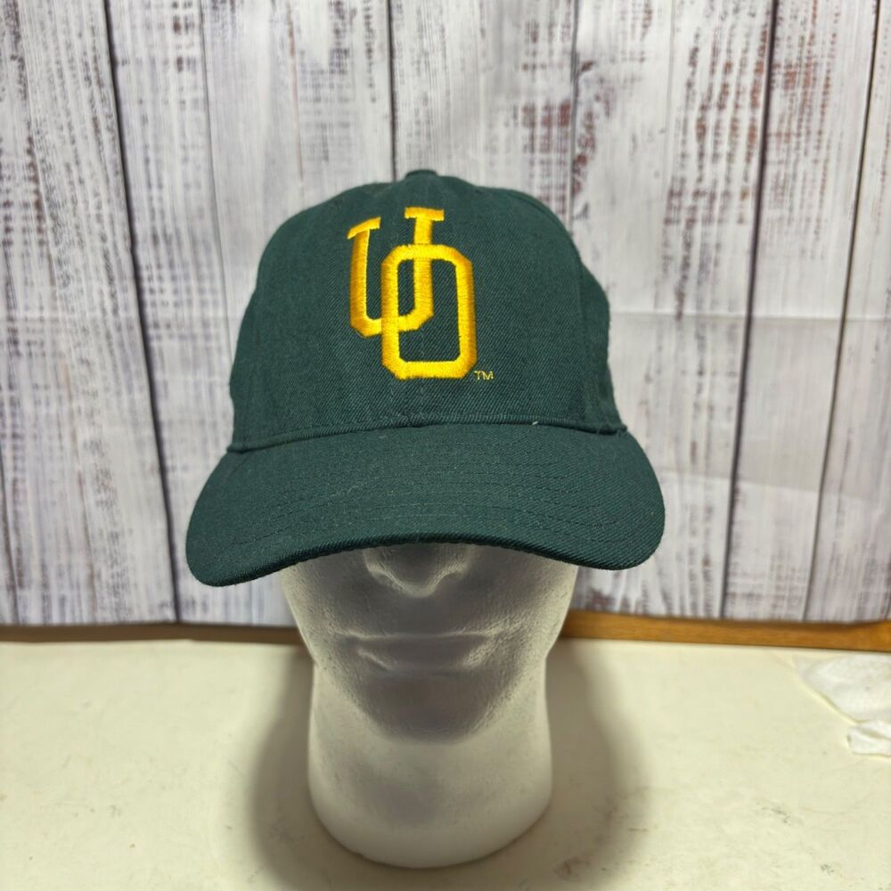 Vintage University Of Oregon Ducks Fitted Hat 7 1/8 Green Yellow USA Script